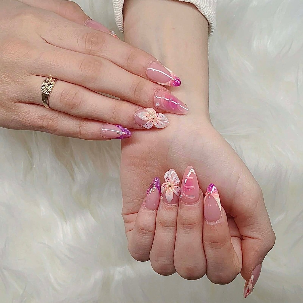 Pink Floral Nail Art